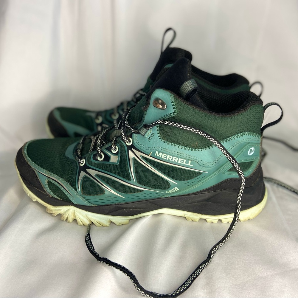 MERRELL Women’s Hiking Boots Size 9 Capra Pinegrove